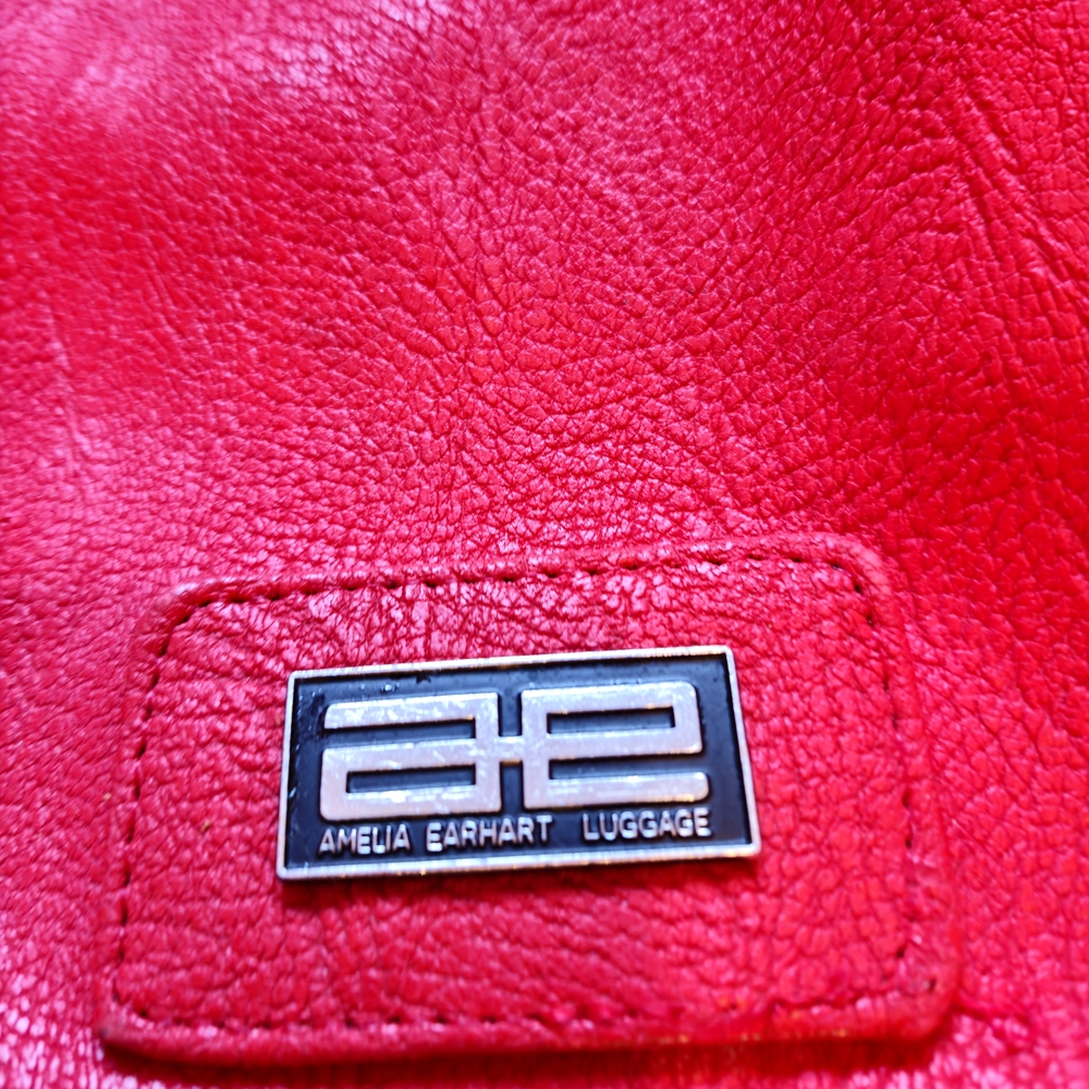 Vintage Amelia Earhart Elegant Red Travel Bag - Picture 4 of 10
